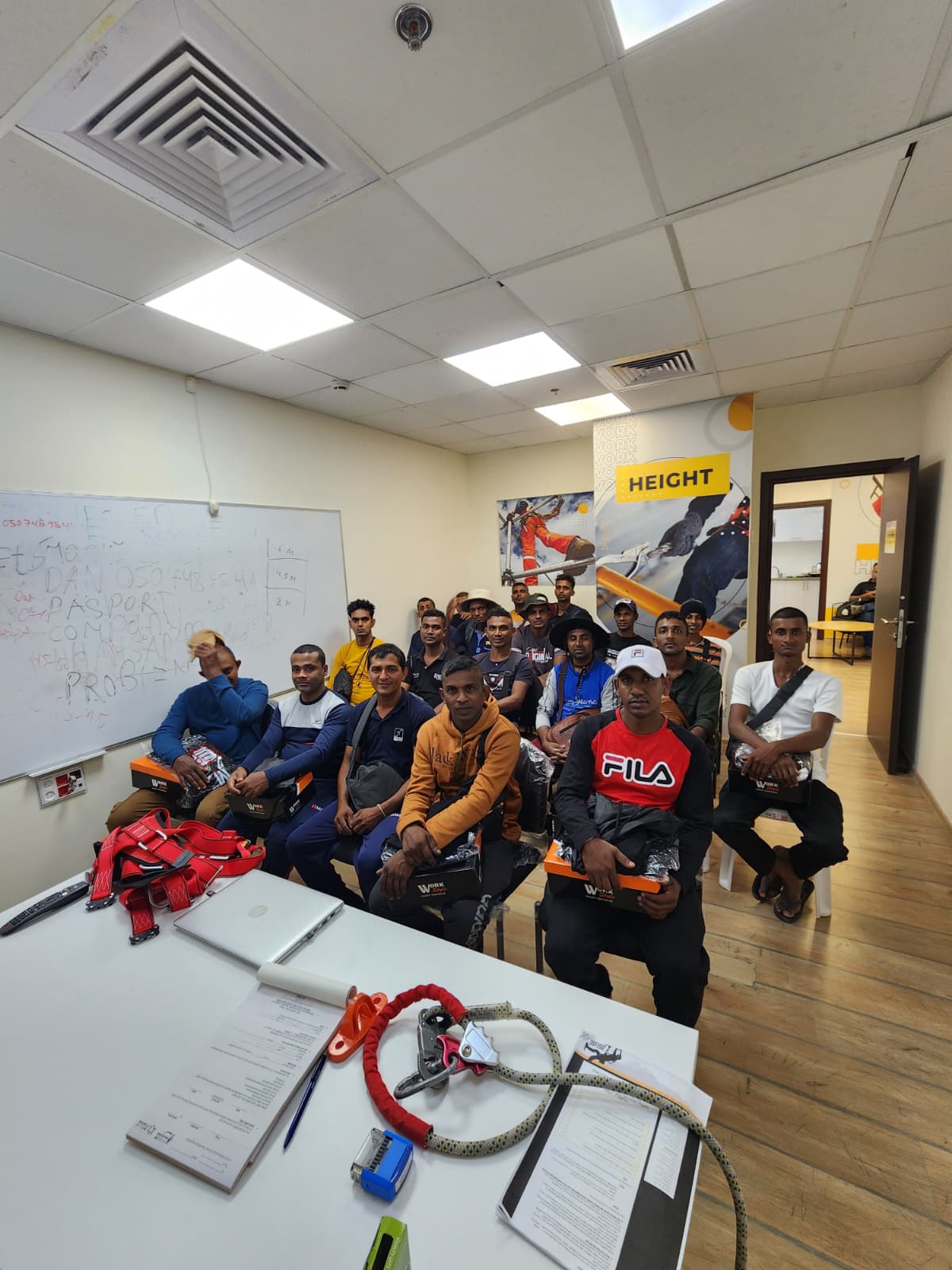 נוחתים, מחייכים, ובונים יחד 💙